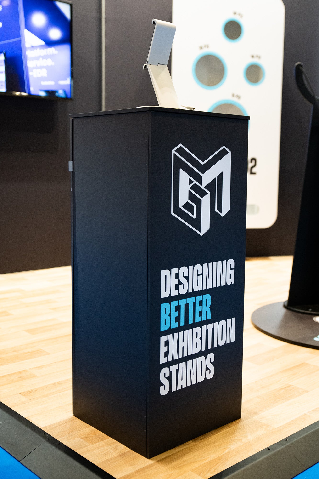 Portable square exhibition plinth